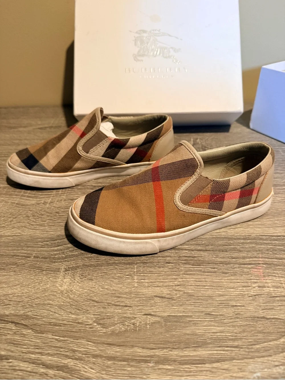 Burberry kids 34 shoes